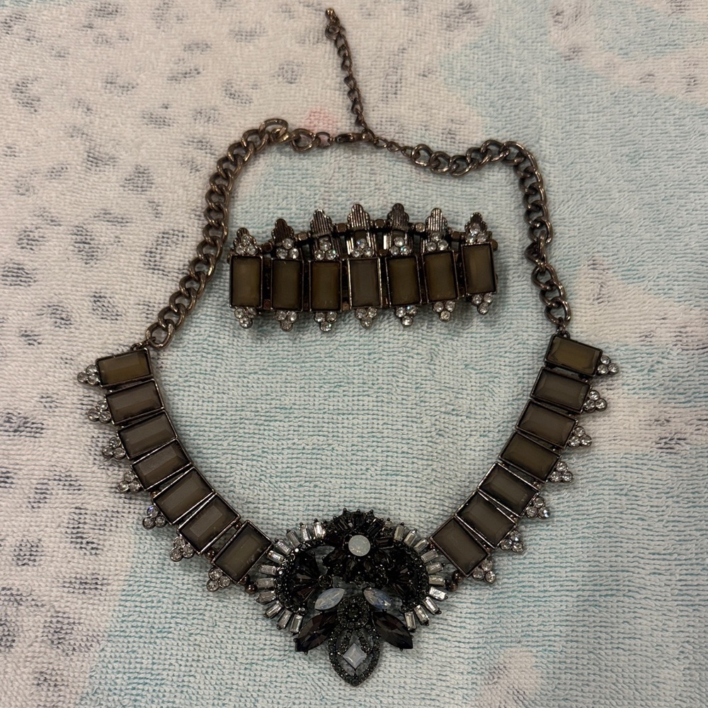 Black and dark gold set.